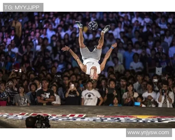 球星花式足球精彩瞬间集锦 展现无与伦比的技巧与创意