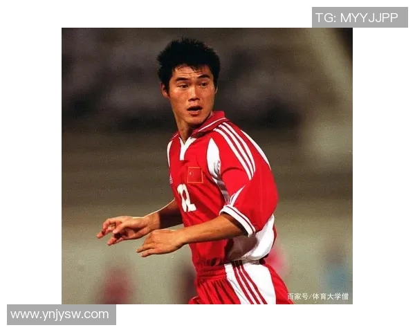 中国足球后卫球星成长之路与辉煌瞬间全景解读